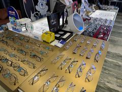 -三目眼镜·蔡司视觉合作店(青浦宝龙店)