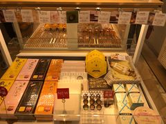 面包甜点陈列柜-好利来(高新枫叶广场店)