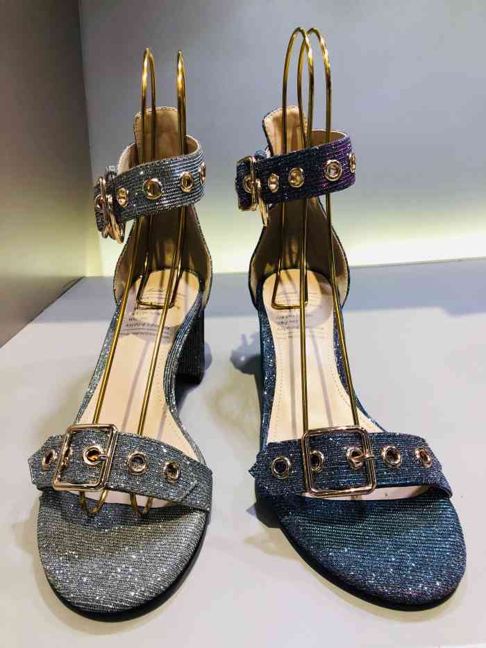 modreddream(朝阳大悦城店)-"10月2号晚上工作的3个服务员态度特别差.