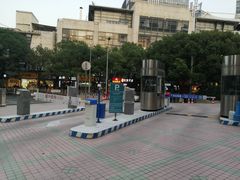 入口-百联南方购物中心·停车场