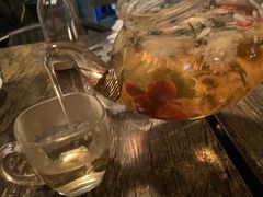 -layback cafe & bar