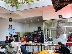 -茅屋大酒店