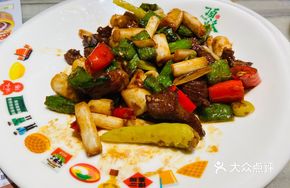 Sour Spicy Lotus Stem and Beef Cubes