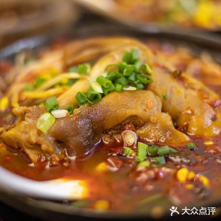 重庆探店｜一口封神的泡椒蹄花米线