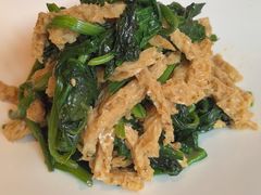 菠菜拌蜂窝面筋-耶里夏丽·丝路国际·新疆餐厅(浦东区东方路店)