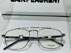 -YI OPTICAL 奕镜·蔡司战略合作店(长宁来福士店)