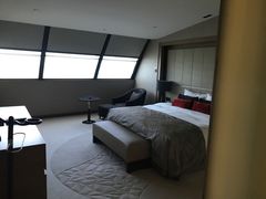 -上海滴水湖皇冠假日酒店