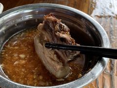 -黄记四更烤乳猪店