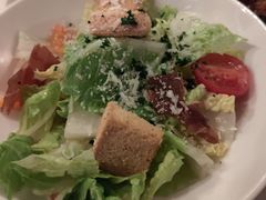 经典凯撒沙拉配香脆火腿-WOLFGANG PUCK KITCHEN & BAR(迪士尼小镇店)