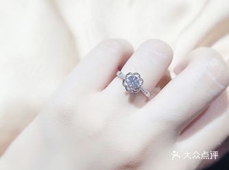 直男开窍大法！带他去这家钻戒店康康！
