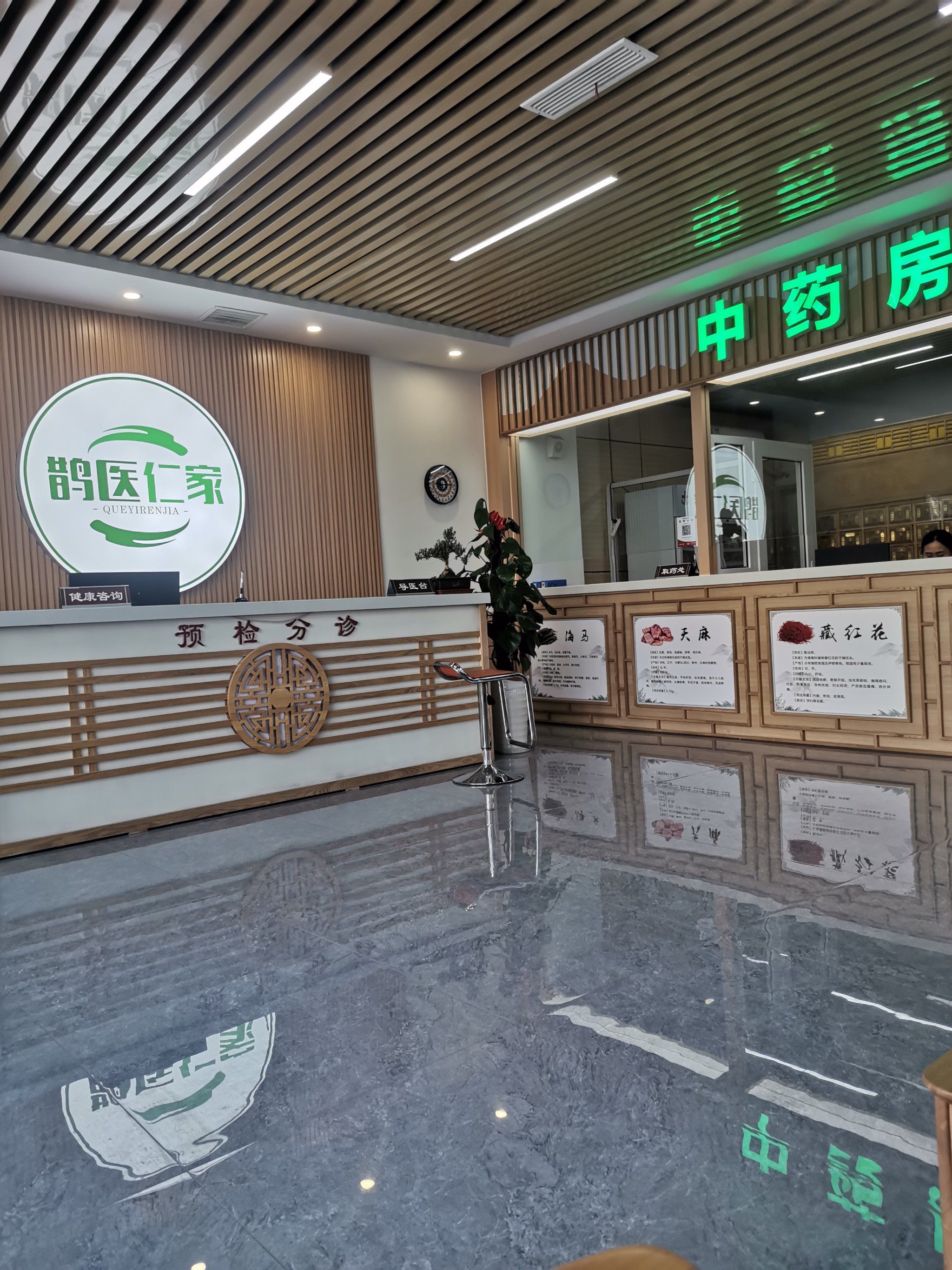 来这里想调理一下肠胃,大夫把脉后,给我一些日常生活的建议,相信中医