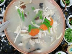 -抚仙湖石锅鱼菌园(明星鱼洞分店)