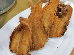 干煎玉秃鱼-沪依小酒馆心意菜