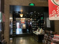 -钟书阁(松江泰晤士小镇店)