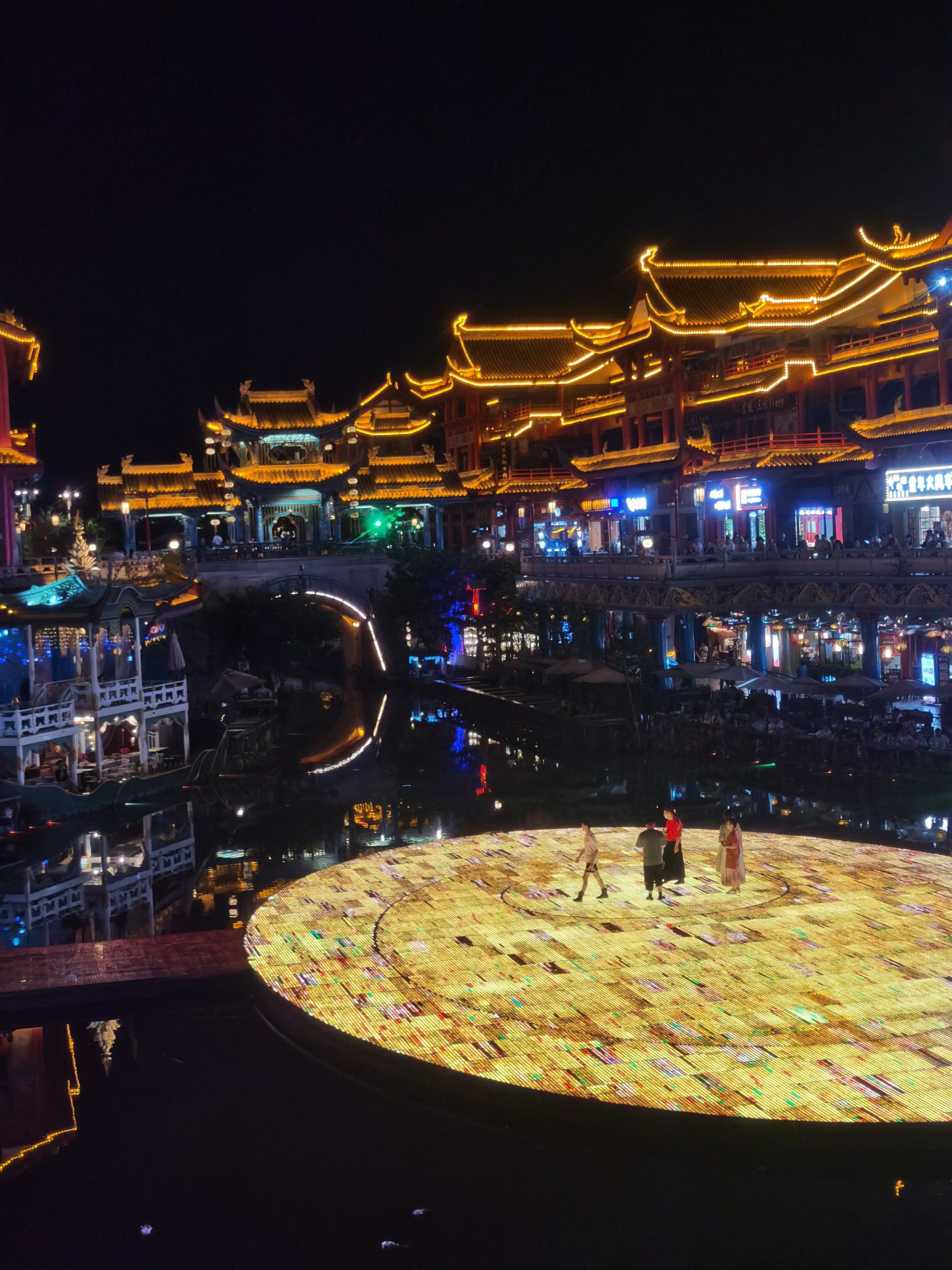 夜游网红古城,灯火阑珊水中影✨,效果炸裂!