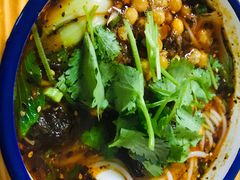 特色红烧牛肉米线-胖胖板凳面