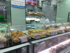 面包甜点陈列柜-闻酥园(水碾河路店)
