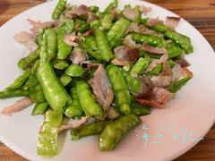 小叶豌豆炒腊肉-阿葉农家饭店