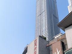 -日月光中心广场