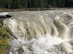 -阿萨巴斯卡瀑布观景点