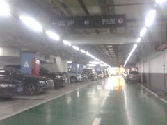 -证大·大拇指广场-地面停车场