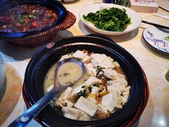 黄山老豆腐炖土咸肉-魏铭鱼头捞饭(嘉善店)