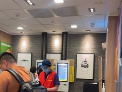 -麦当劳(上海虹桥站30B检票口楼上)