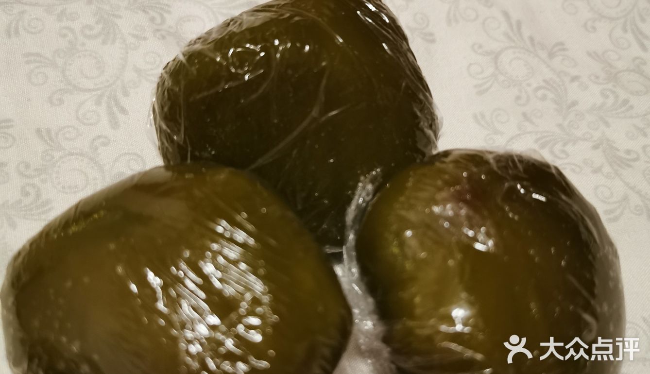 外边糯糯的，里边甜甜的，和北方的粘豆包是的！