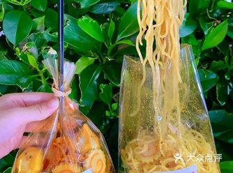 柳州夜市居然有王嘉尔同款捞面人均十元