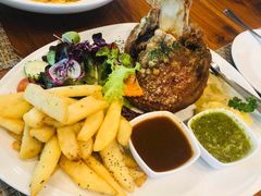 -Chom Cafe and Restaurant