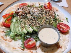 照烧鸡肉配牛油果拉法沙拉-HELLO 27 意面·沙拉·帕尼尼