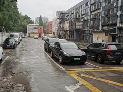 -沃尔玛上海田林店-地面停车场