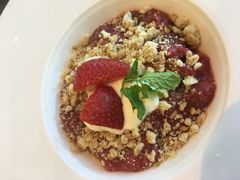 草莓甜品-360 The Restaurant at the CN Tower