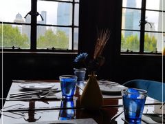 靠窗位-YUE·6·西式融合餐厅(外滩六号店)