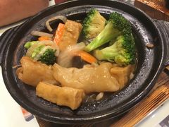 紅燒花膠冬菇豆腐煲-金装炖奶佬餐厅(美孚新村店)