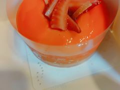 葡萄柚草莓萨伐仑松饼-潮一不贰·法式甜品·生日蛋糕·西式简餐(外滩店)