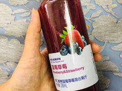 蓝莓草莓果汁-瑞幸咖啡(北工大理科楼店)