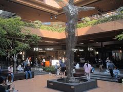 -瑞虹新天地月亮湾