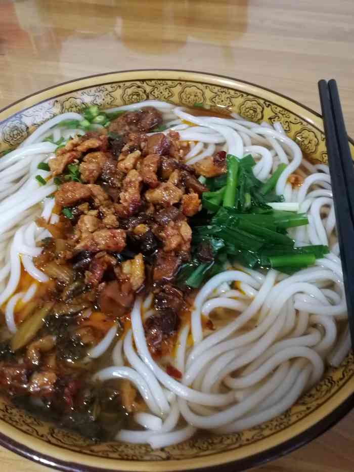 陆良米线-"米线好不好吃靠的是汤,真材实料骨头汤,味.
