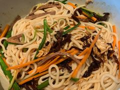 鸡丝凉米线-云海肴·汽锅鸡·云南菜(天山百盛优客店)