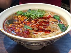 -爆炸头阿姨小四川正宗川味小吃(无任何分店)