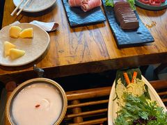 -老牌坊云南鱼豆花火锅(爱建店)