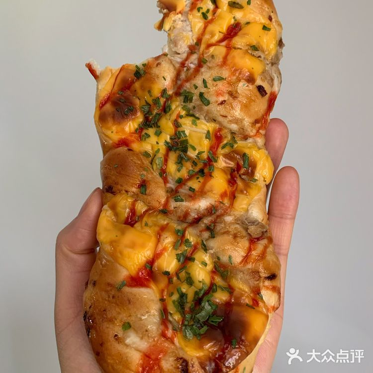 面包组织很好，内芯没有大片空网