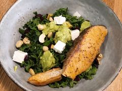 煎三文鱼牛油果色拉-Wagas沃歌斯(太古汇店)