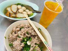 猪肉细米粉汤-榮泰米粉湯(Left Shop)