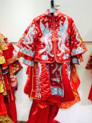 -觅白婚纱礼服馆