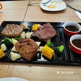 牛排口感也挺还吃的，烤土豆、玉米都很美味