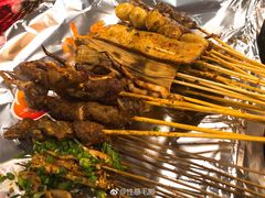 -何师烧烤·香辣蟹·川菜·30年老品牌(太古里旗舰店)