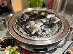 -围炉肉舍•炭烤活鳗•丹东海鲜烤肉(步行街店)