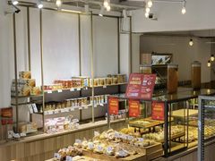 面包甜点陈列柜-顶东面包花园·生日蛋糕(世博店)